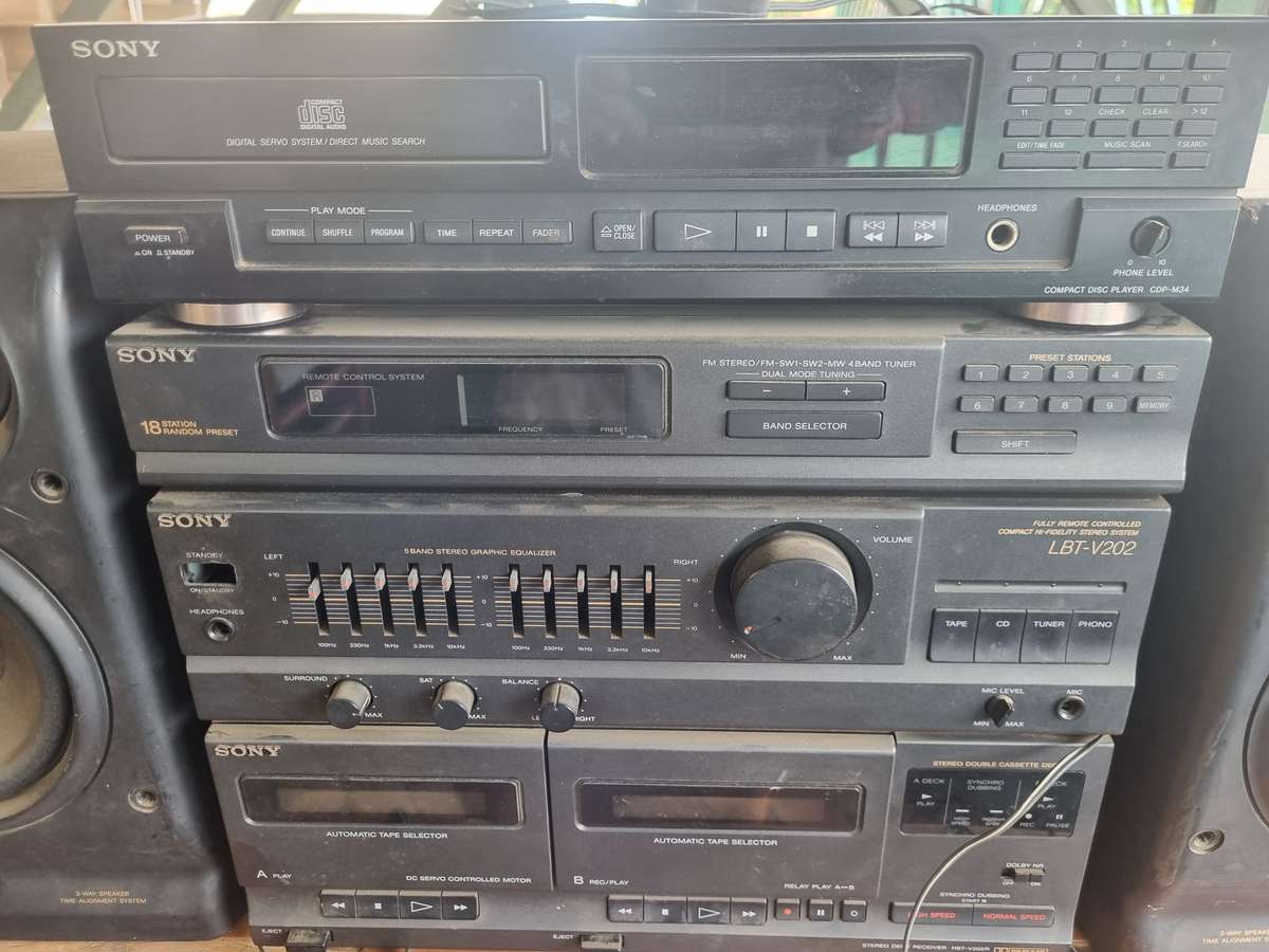 Sony Hi-Fi system+DVD player+2 speakers