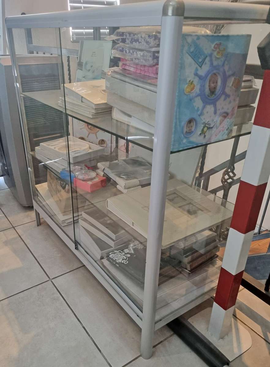 Display Cabinet Round Corner