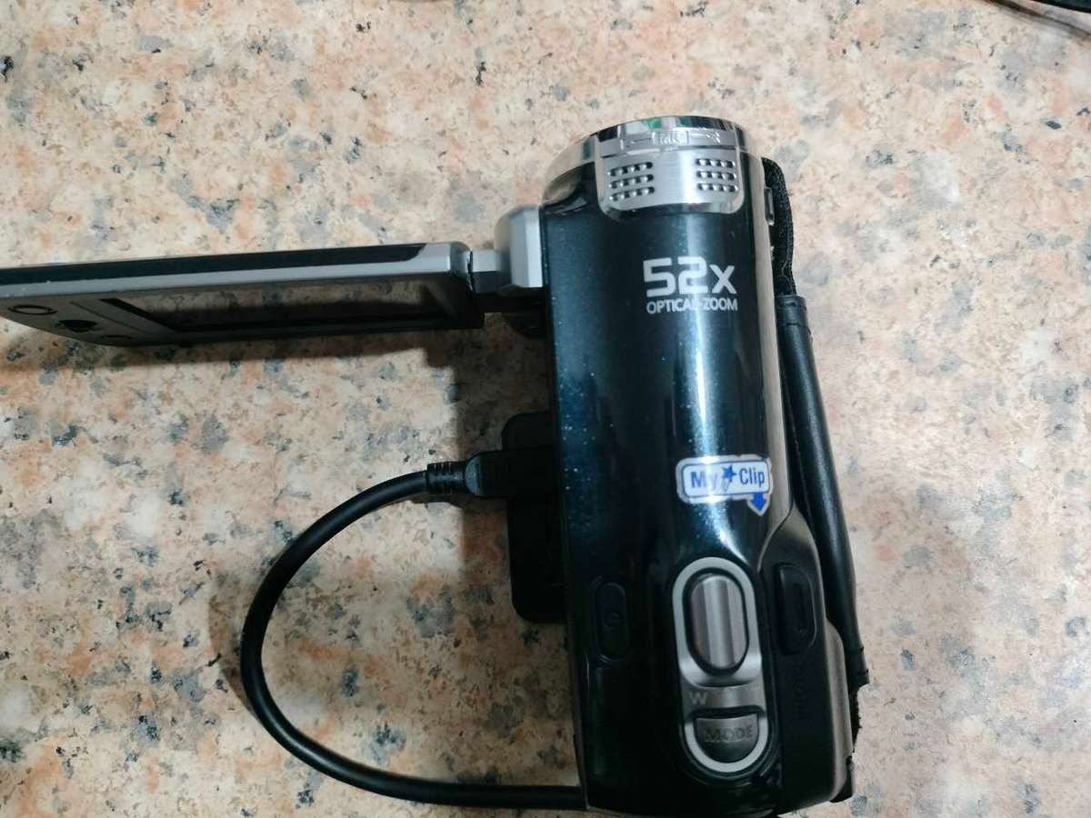 Samsung HMX-F90 Digital Video Camera HD