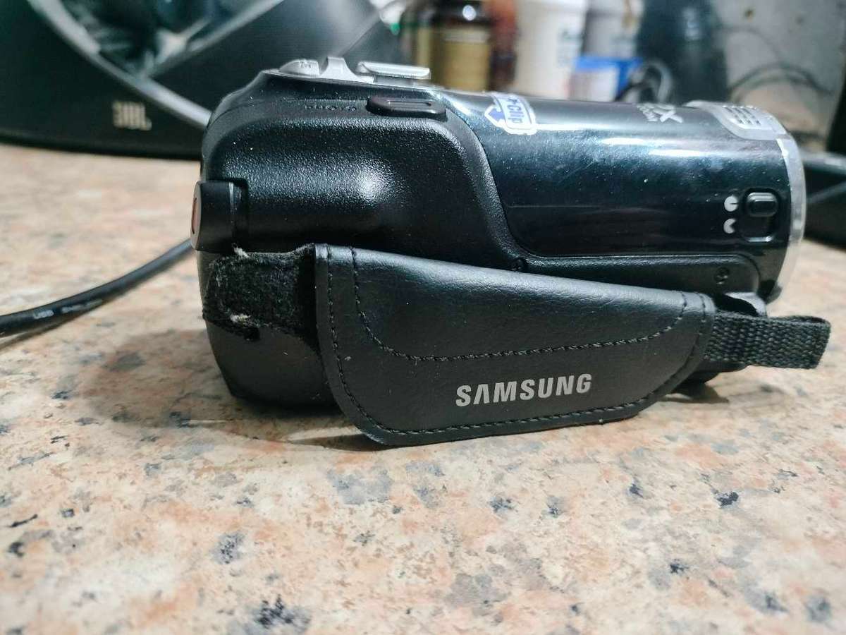 Samsung HMX-F90 Digital Video Camera HD