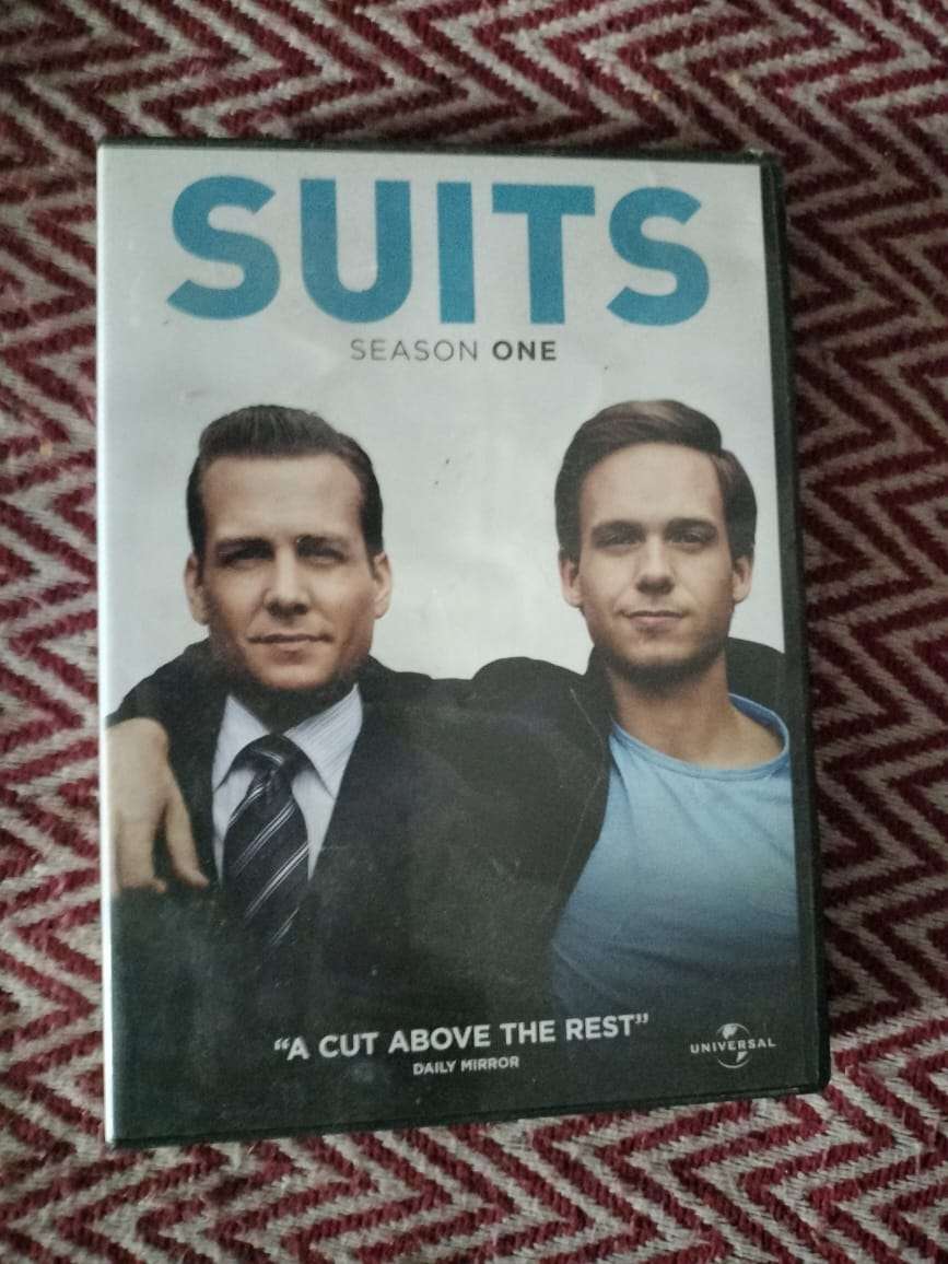 Suits DVDs Sereies 1