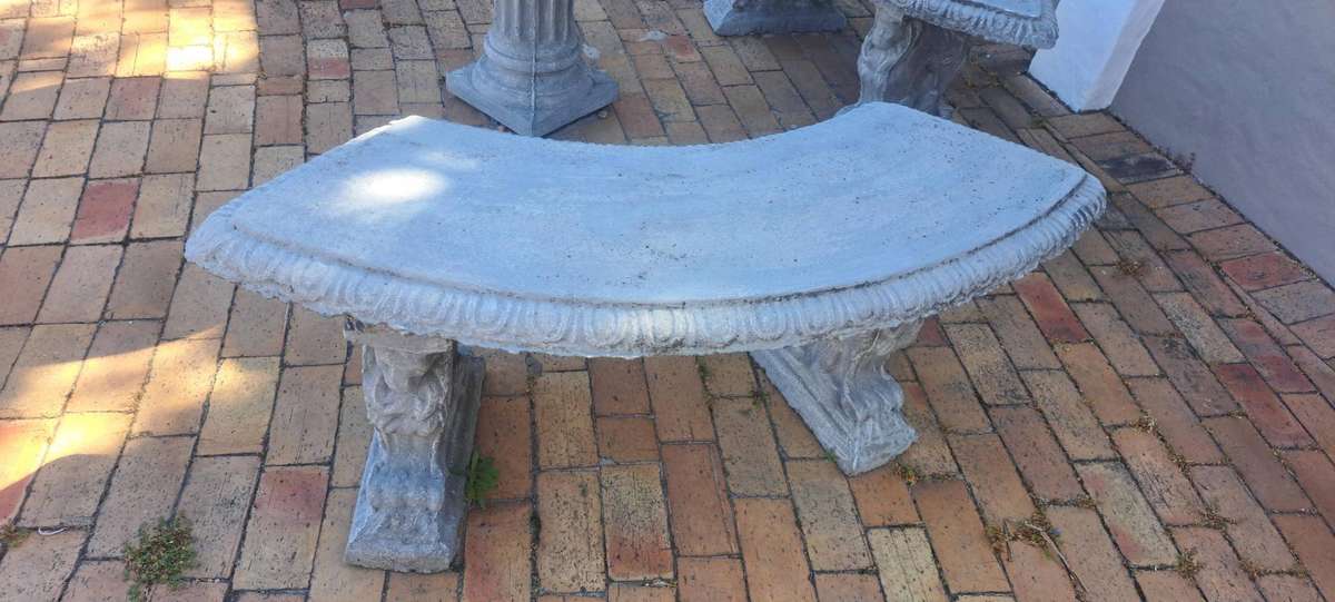 Round concrete table & benches