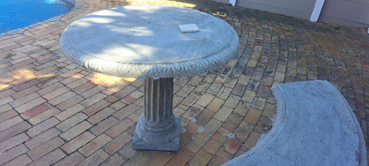 Round concrete table & benches