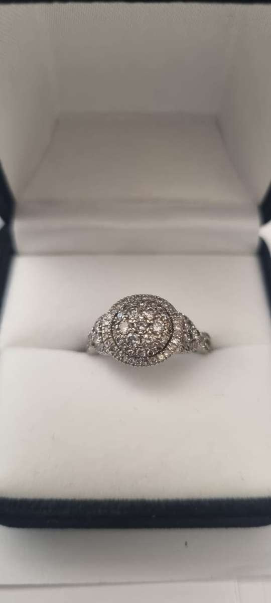 Round cut halo diamond ring