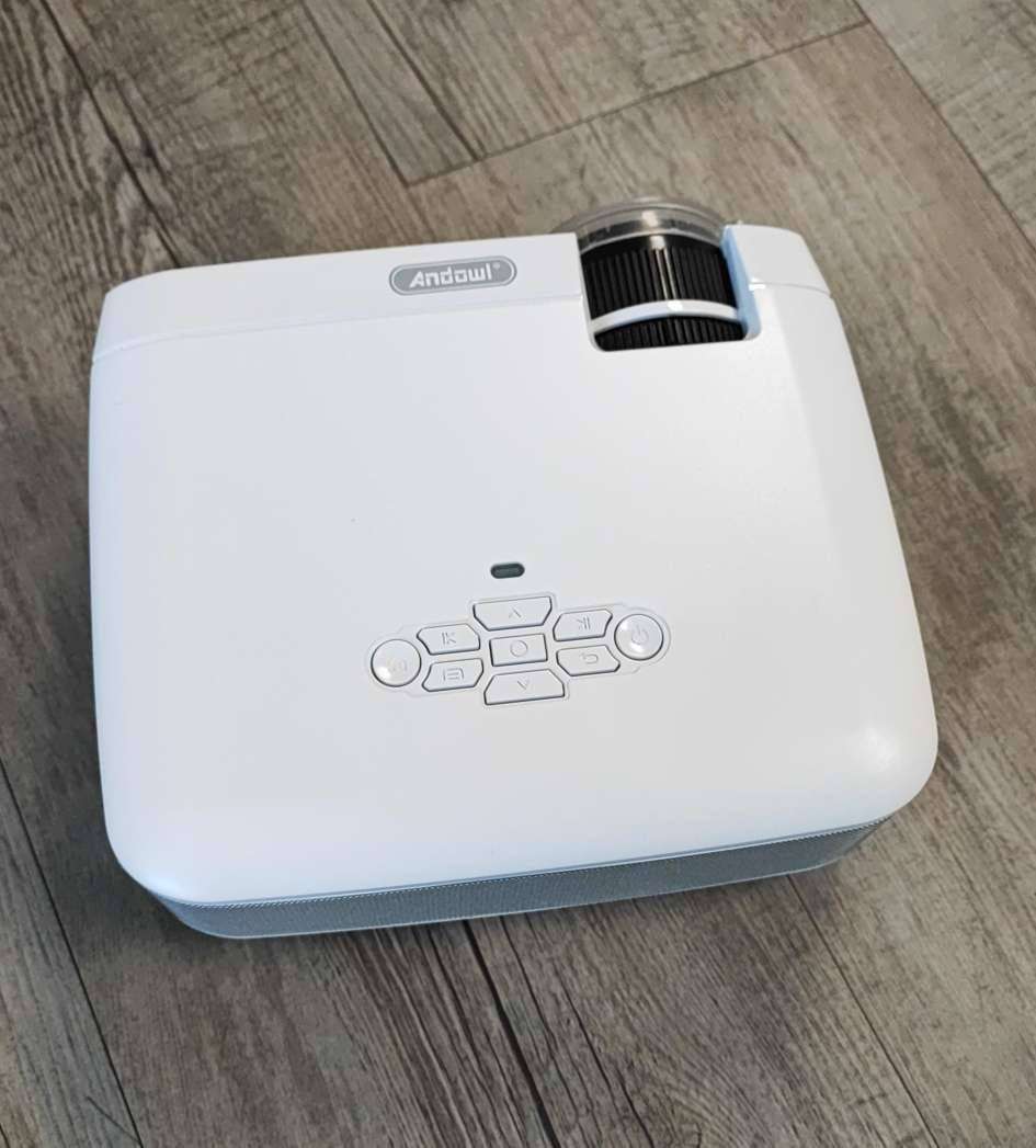 Q-A16B Ultra HD WiFi Mirroring LED Projector - Stunning Visuals in Ultra HD Resolution