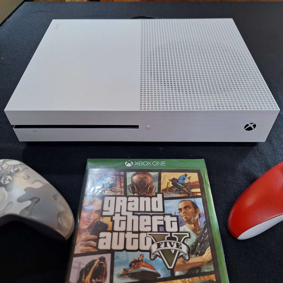 XBOX 1 S with 2 remotes and sealed GTA 5 Game