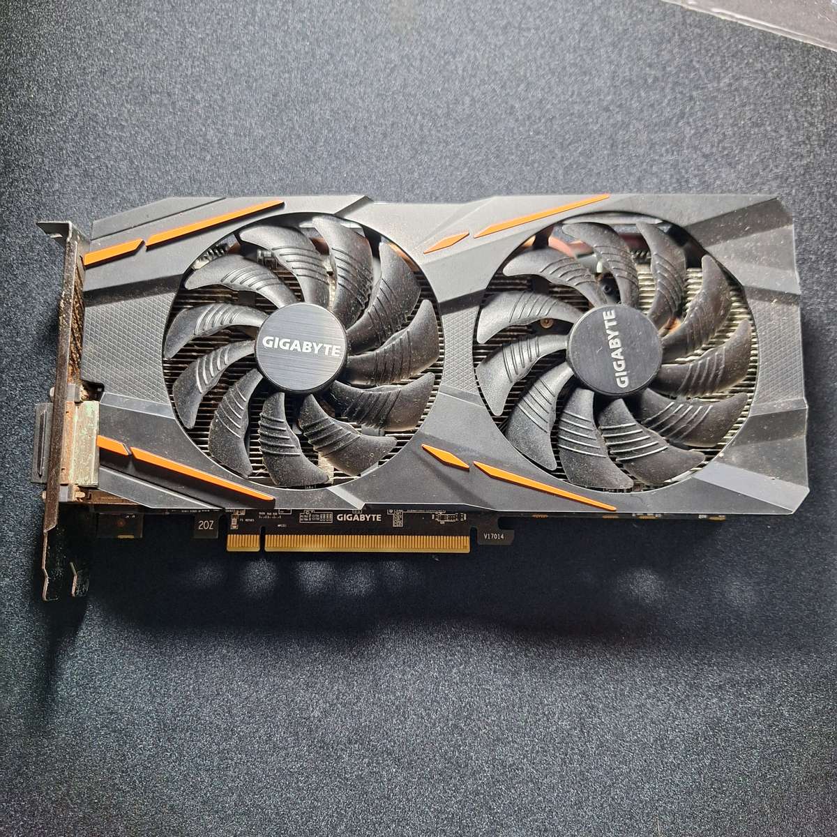 Gigabyte Radeon RX 570 Gaming 4GB Graphics Card - Powers up - No Display