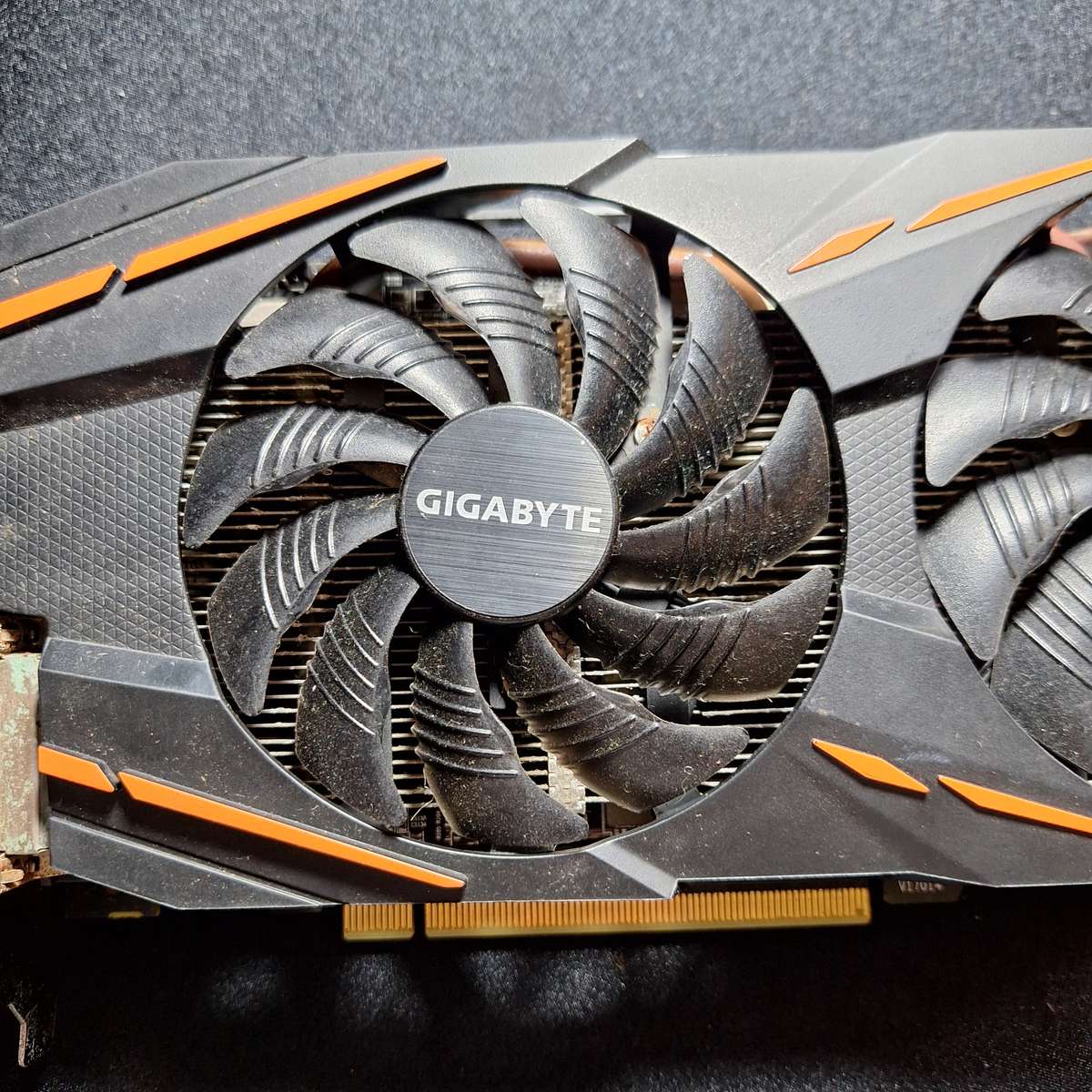 Gigabyte Radeon RX 570 Gaming 4GB Graphics Card - Powers up - No Display