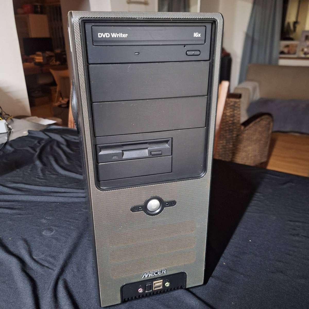 Mecer PC, Core 2 CPU - 4GB RAM - 250GB HDD - Windows 10 Pro