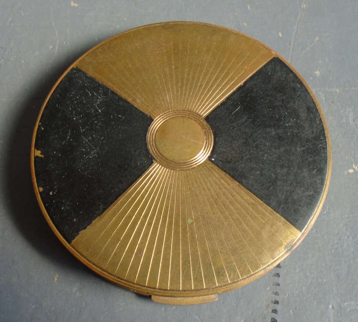 VINTAGE STRATTON POWDER COMPACT