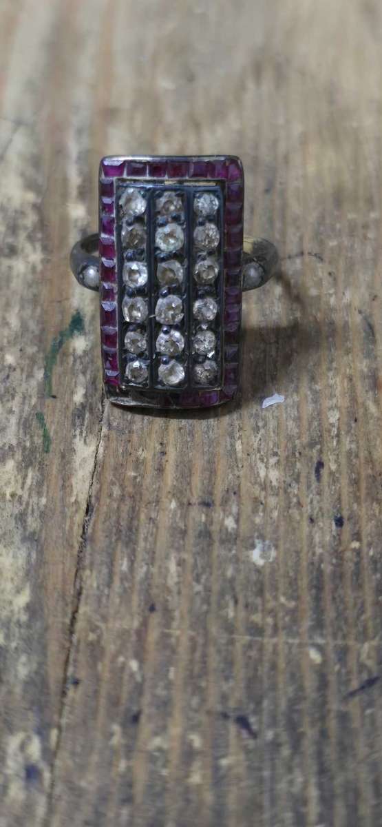 18 Carat Diamond (Rosecut) and Top Ruby Vintage Ring 5.5 grams Magnificient