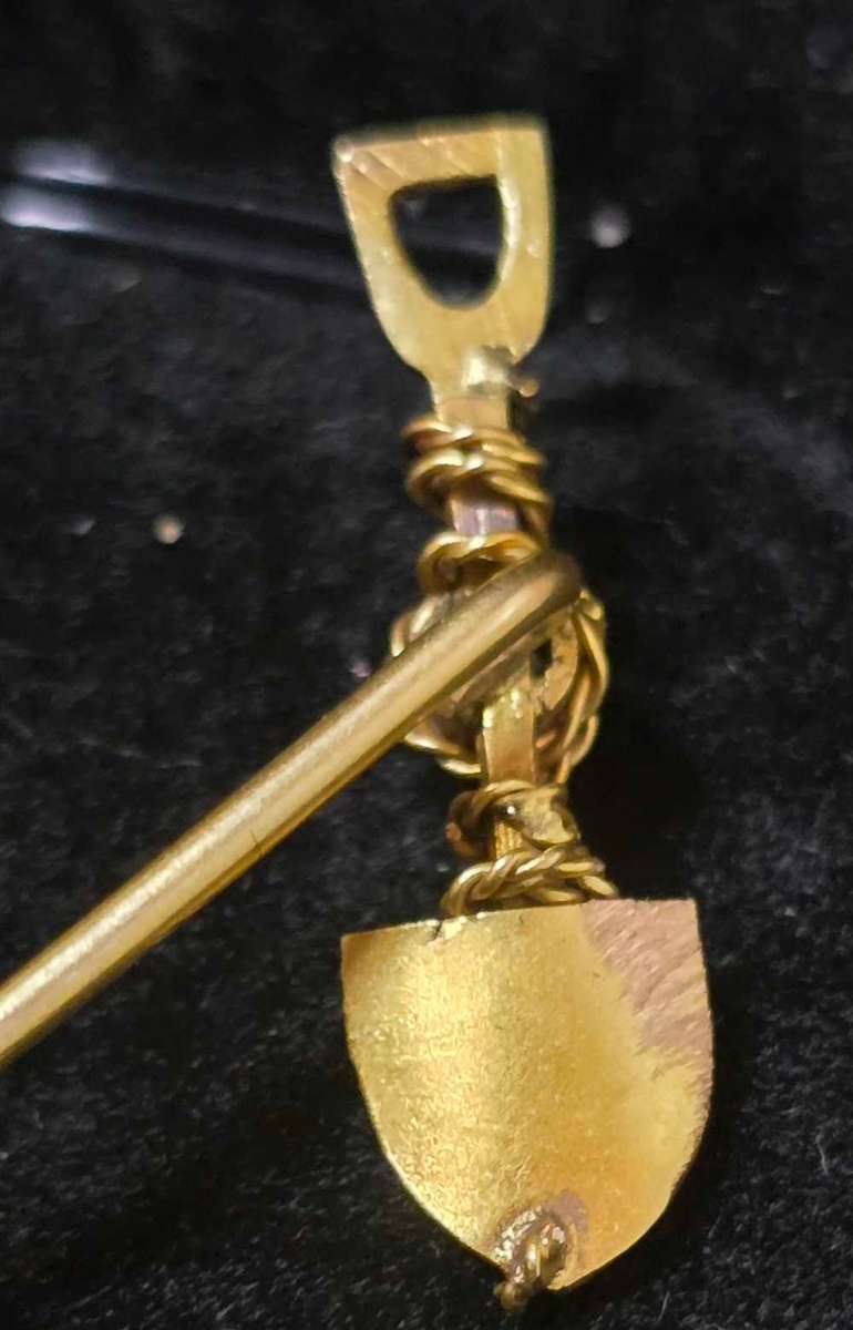 Magnificient 18 Carat Solid Gold and Opal Vintage Pin 1.7grams 1923