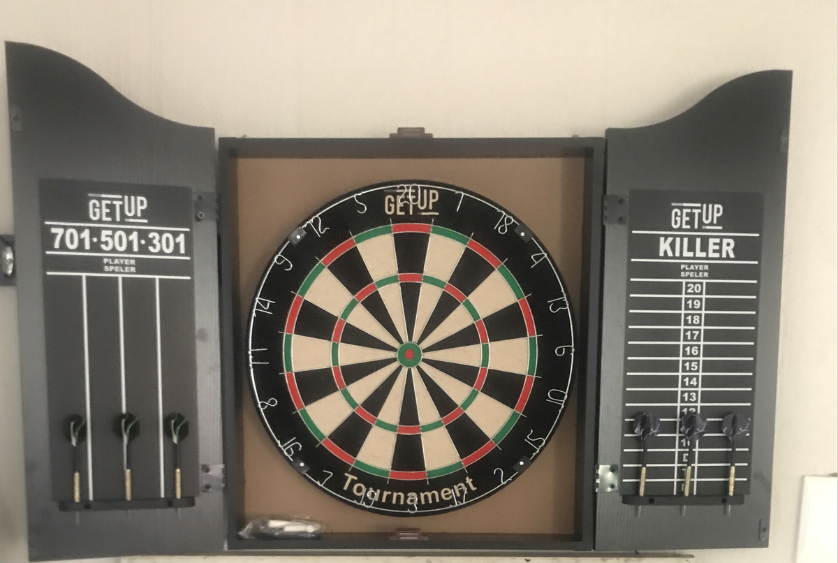 Dartboard & Cabinet