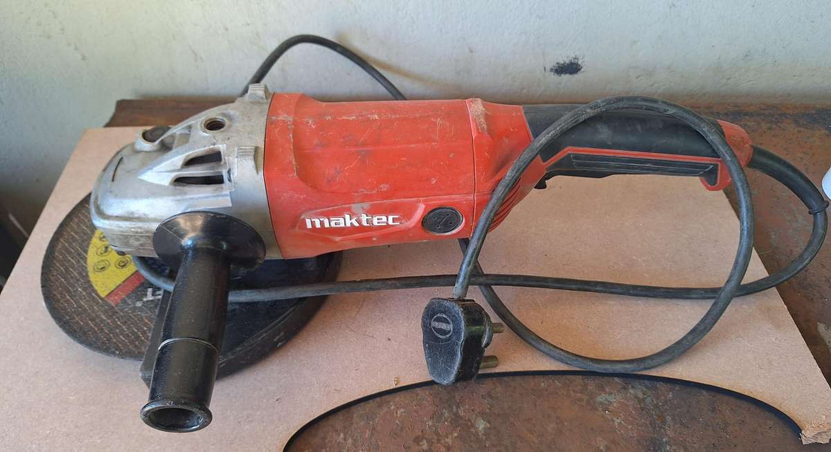 Large Maktec Makita 2000w angle grinder