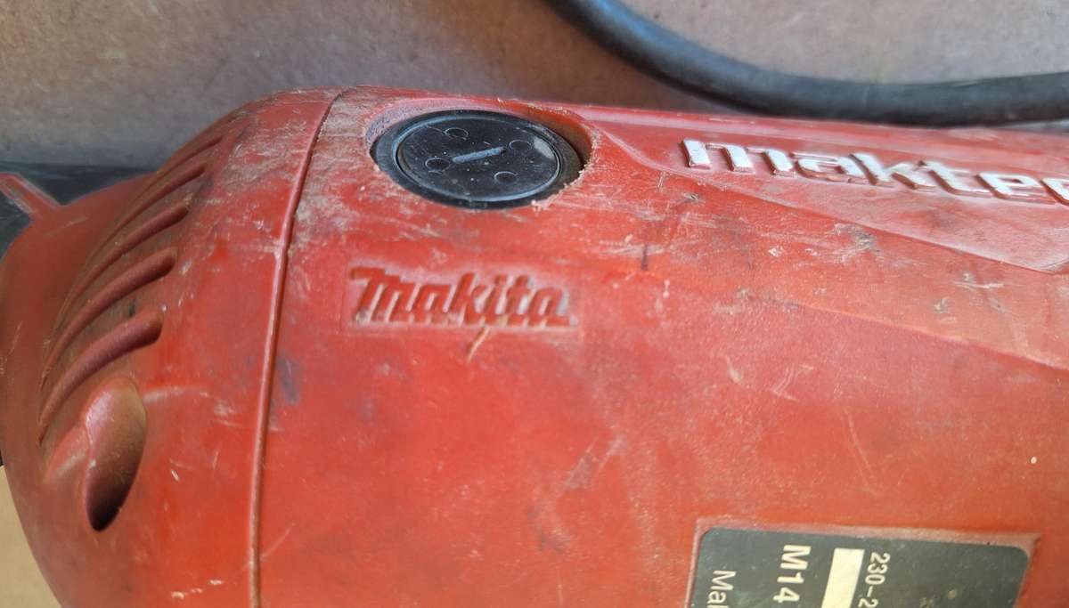 Large Maktec Makita 2000w angle grinder
