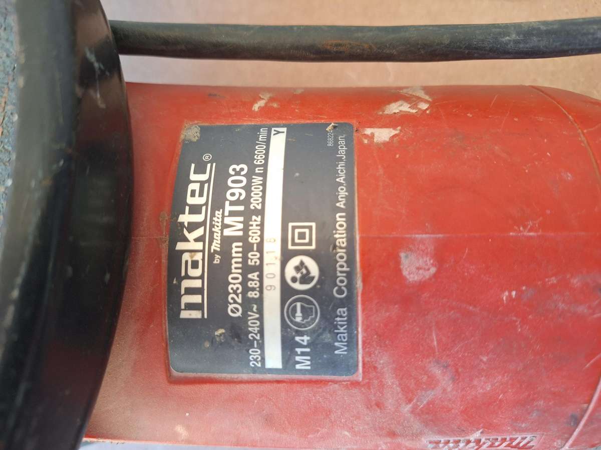 Large Maktec Makita 2000w angle grinder