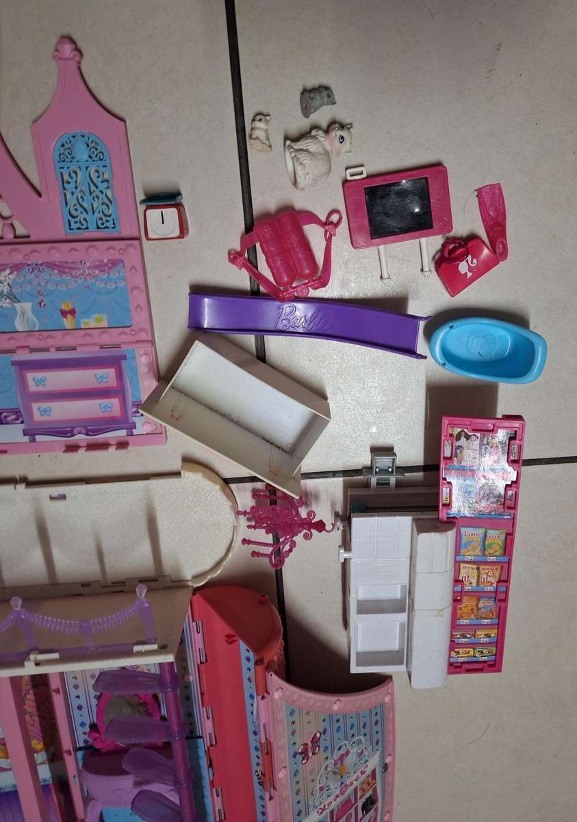 Mixed lot of Barbie items