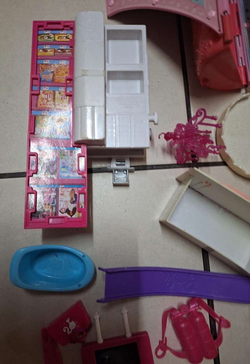 Mixed lot of Barbie items