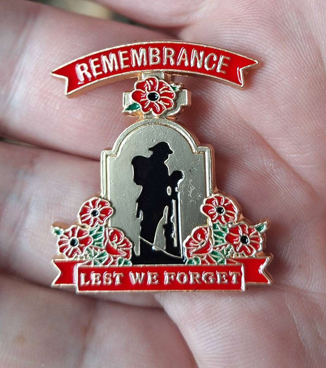 Poppy pin Badge for Remembrance Day