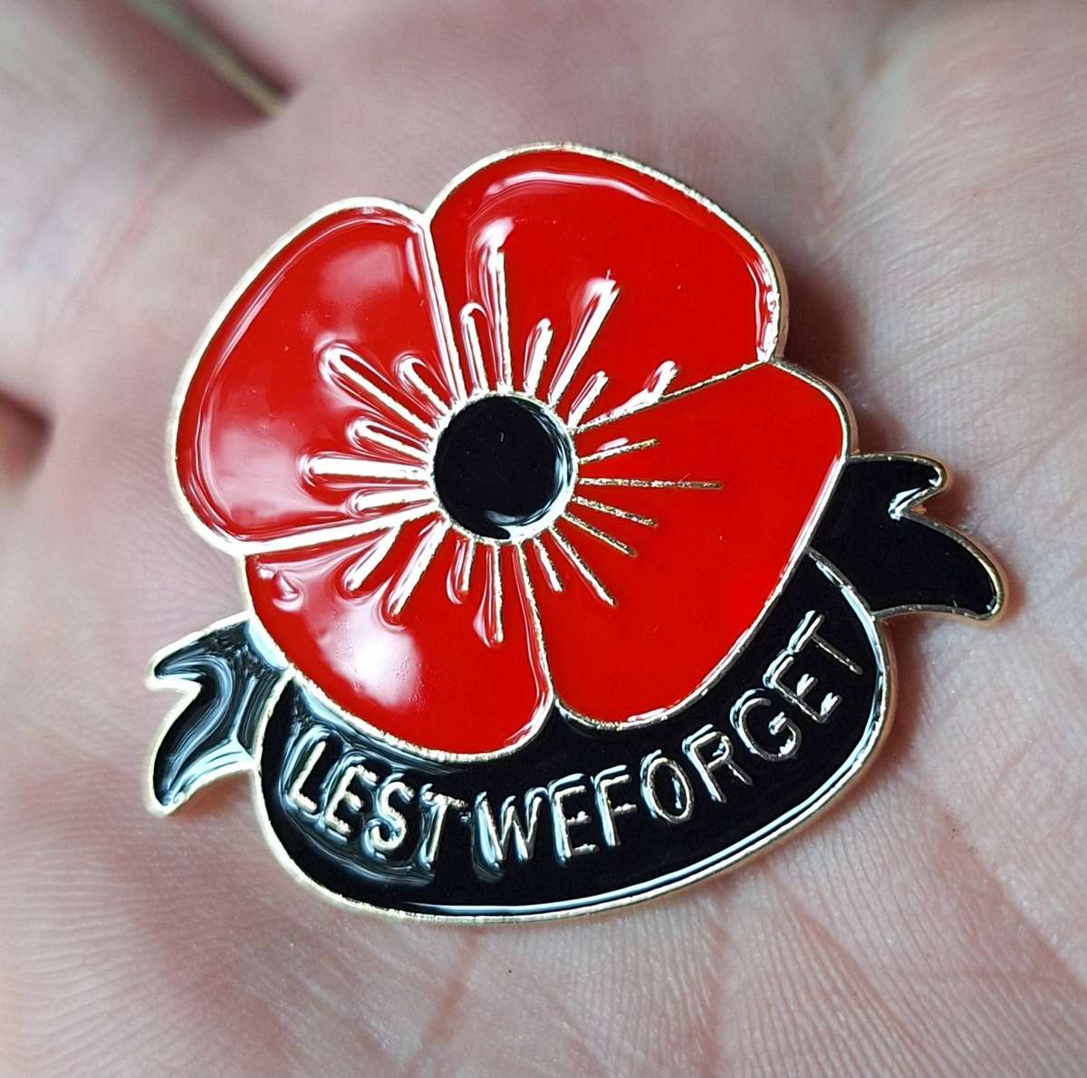 Poppy pin Badge for Remembrance Day