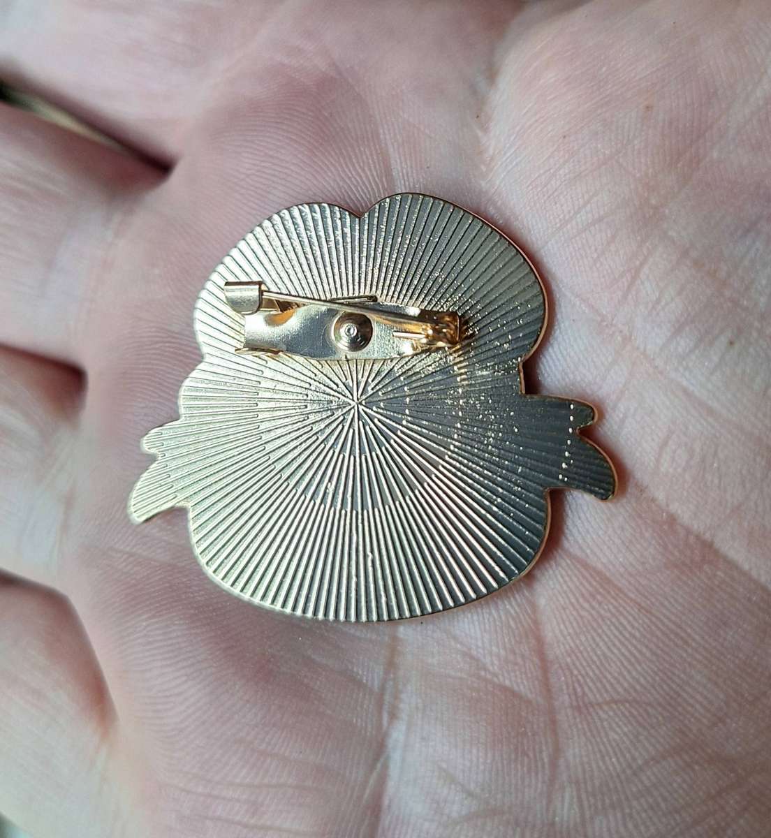 Poppy pin Badge for Remembrance Day