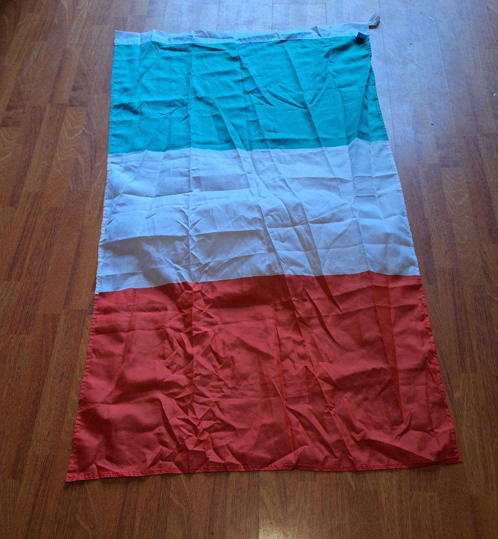 10x Mixed lot of flags for decor