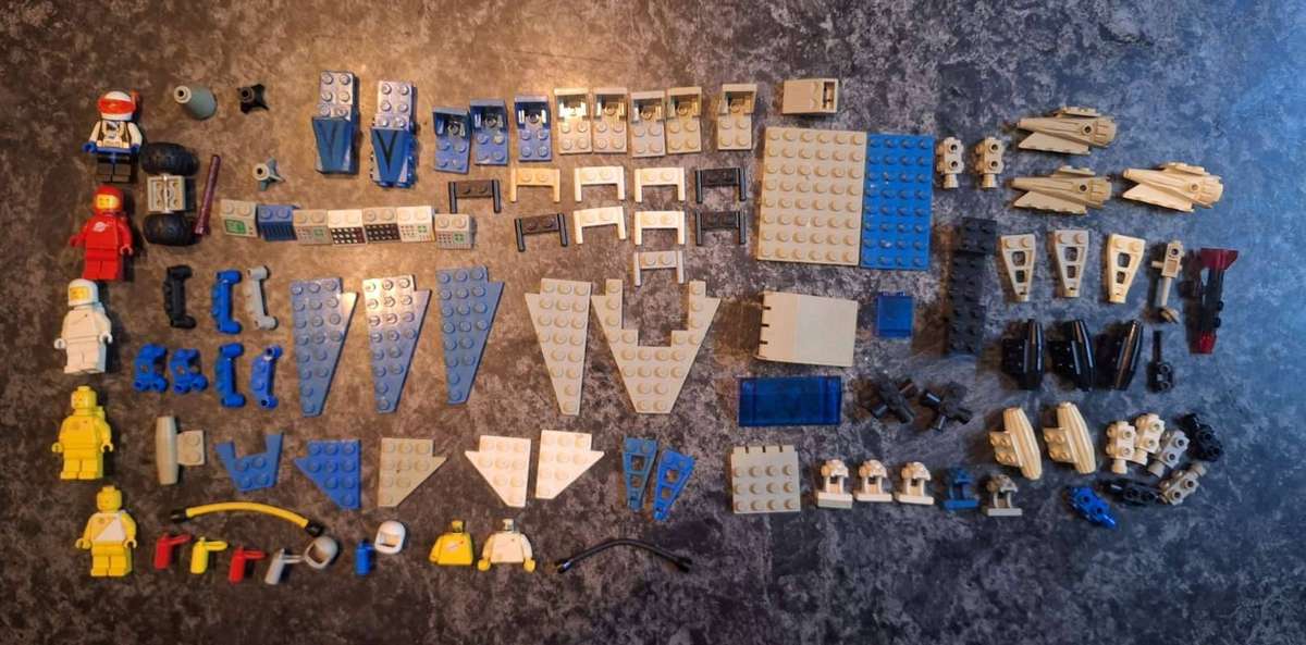 Large lot of Vintage Lego Space men and parts