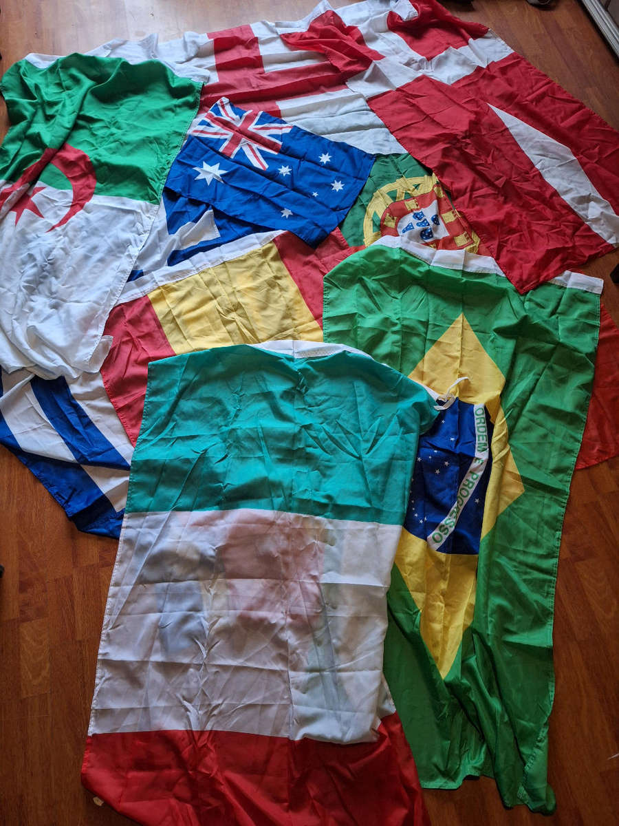 10x Mixed lot of flags for decor