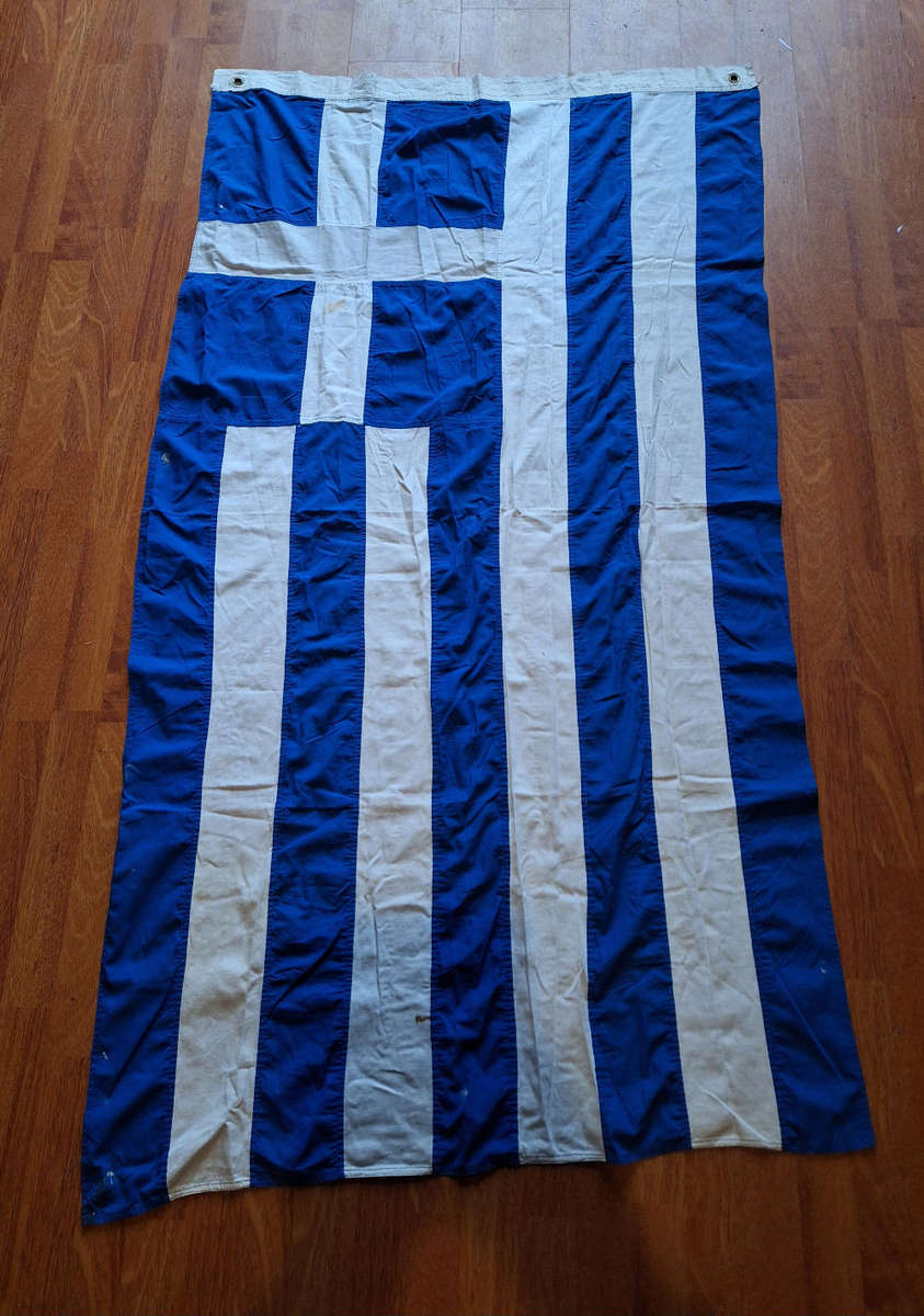 10x Mixed lot of flags for decor