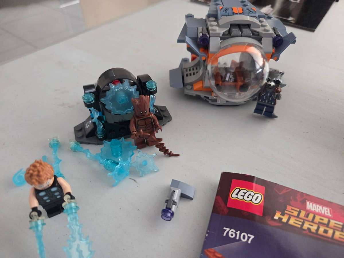 Lego Super Heroes SEts - 76107 & 76102