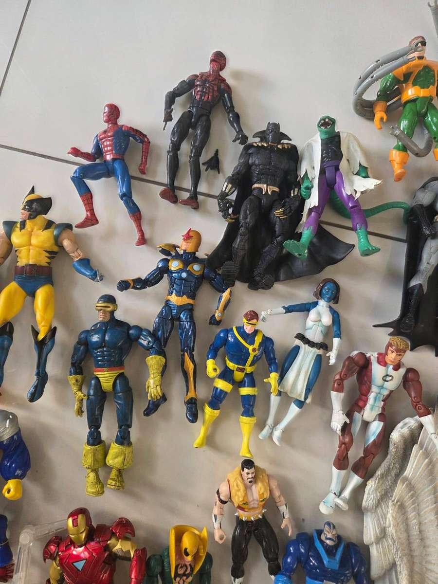 Large Lot High Quality , Toy Biz , Hasbro etc. Marvel and DC Figures