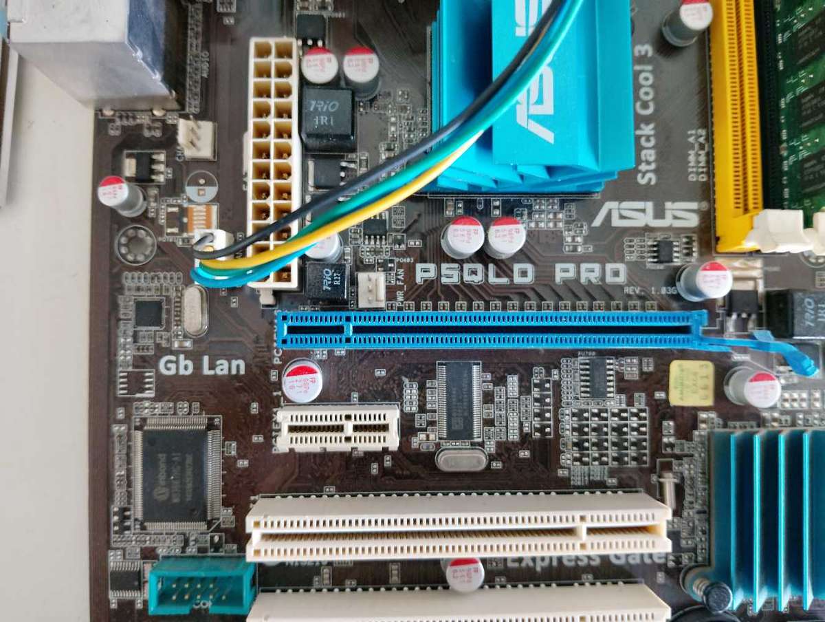 Core 2 Quad Q9400**2GB DDR2 Ram**Asus P5QLD Pro Motherboard