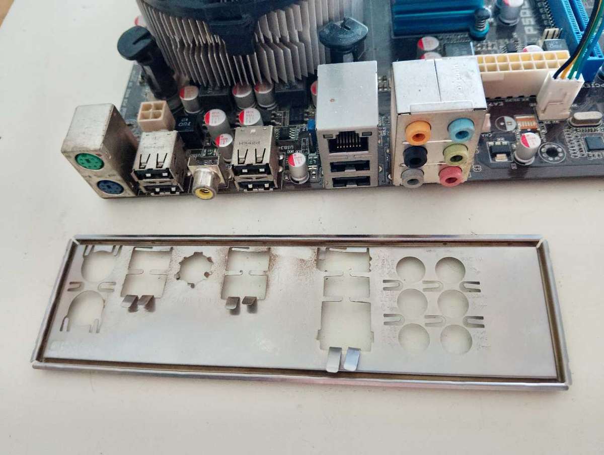 Core 2 Quad Q9400**2GB DDR2 Ram**Asus P5QLD Pro Motherboard