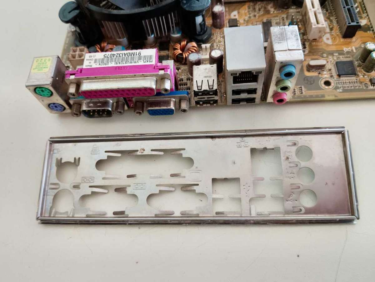 Intel Pentium E5200 Combo** 1GB DDR2 Ram**