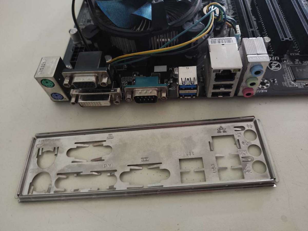 Intel Core i5 4460 Combo**Gigabyte H81M Motherboard**4GB DDR3 Ram