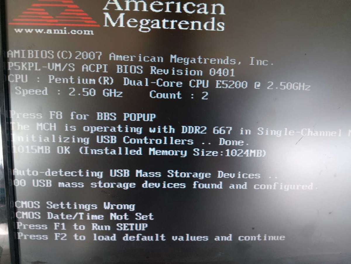 Intel Pentium E5200 Combo** 1GB DDR2 Ram**