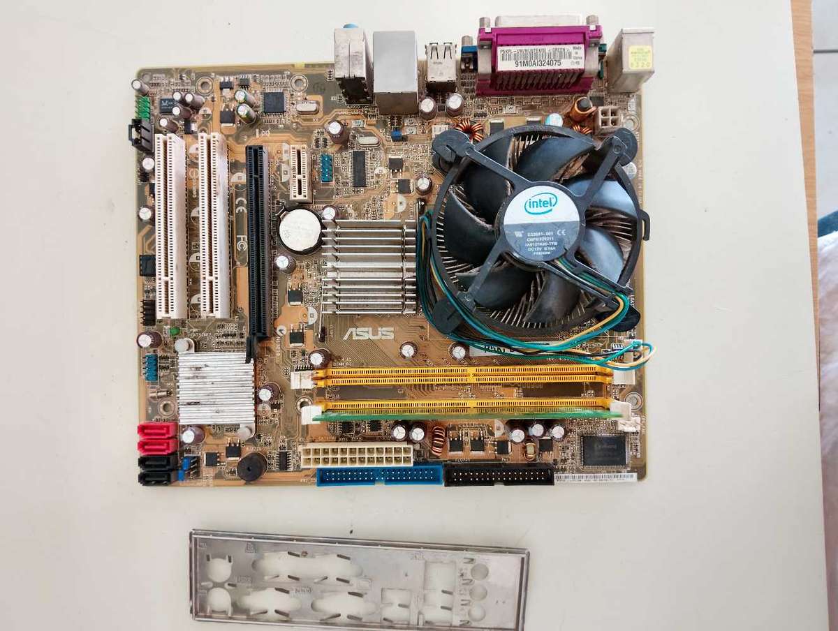 Intel Pentium E5200 Combo** 1GB DDR2 Ram**