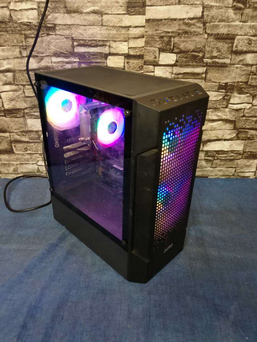 Intel core i7 7700 PC**16GB Ram**m.2/NVME 500GB SSD**Gaming Case