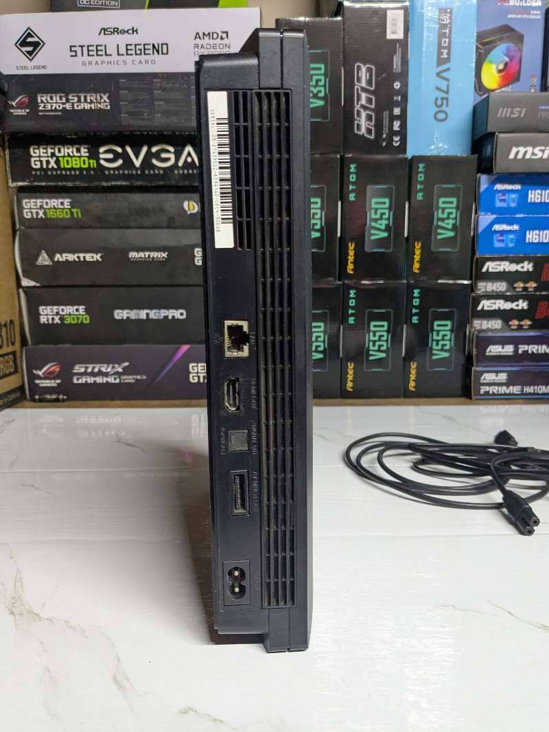 Sony PS3 Slim 320GB Console + Giotech Controller