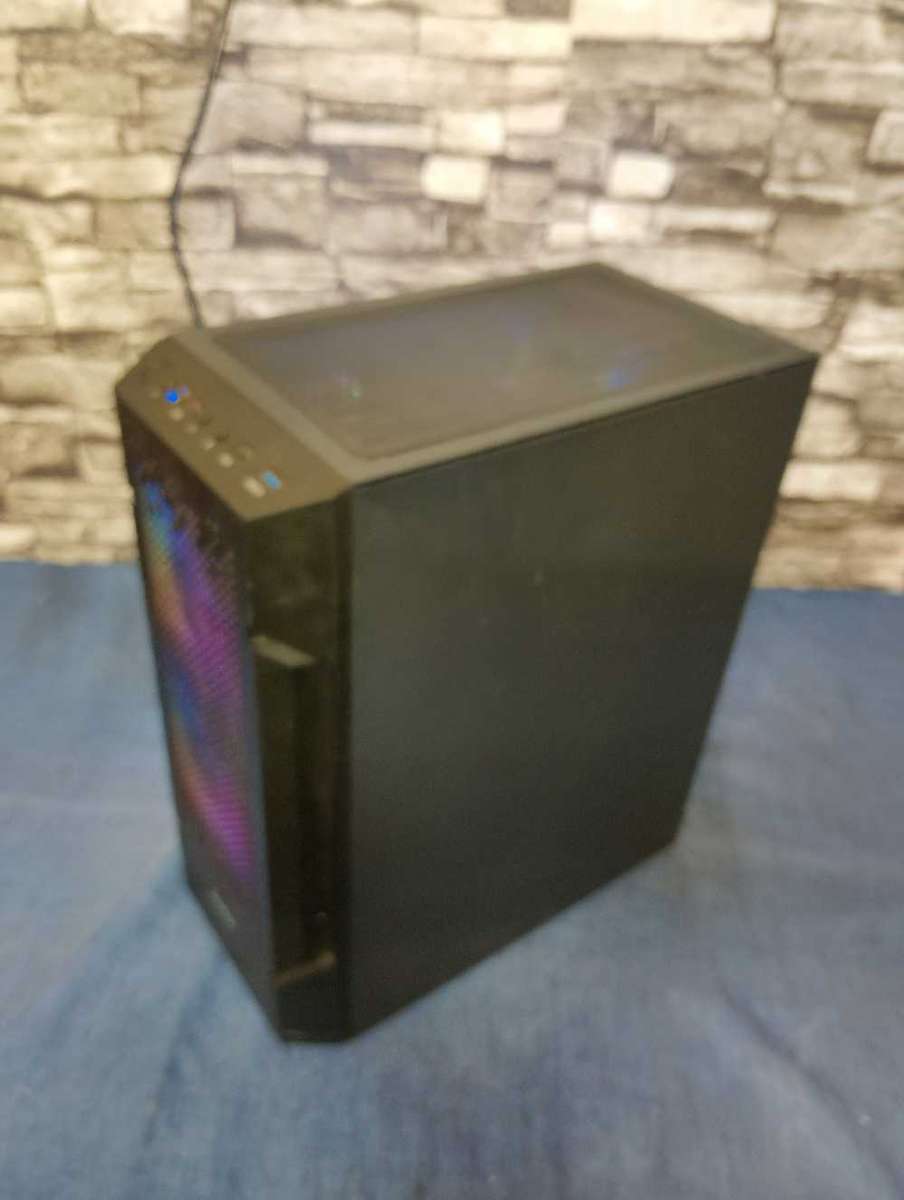 Intel core i7 7700 PC**16GB Ram**m.2/NVME 500GB SSD**Gaming Case