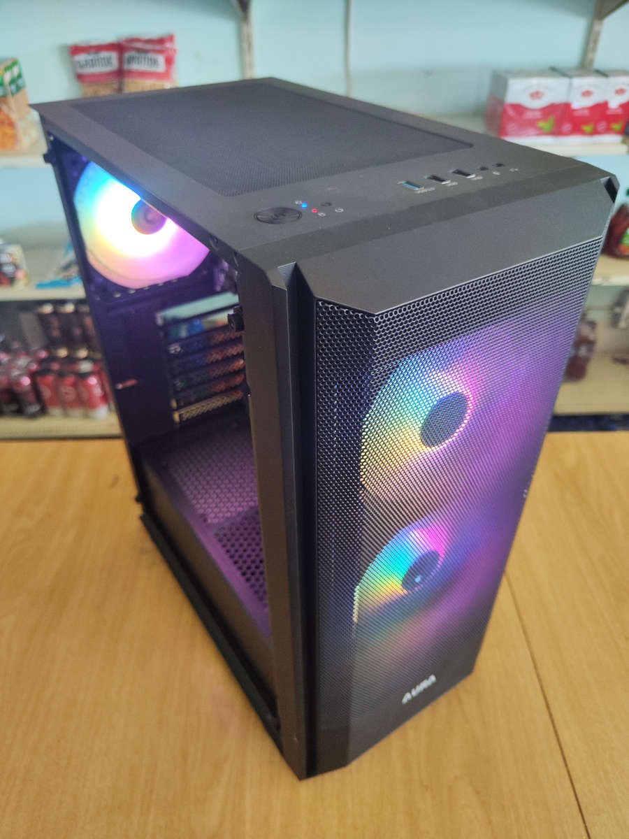 Intel core i7 PC**16GB Ram**500GB SSD**Gaming Aura Case**