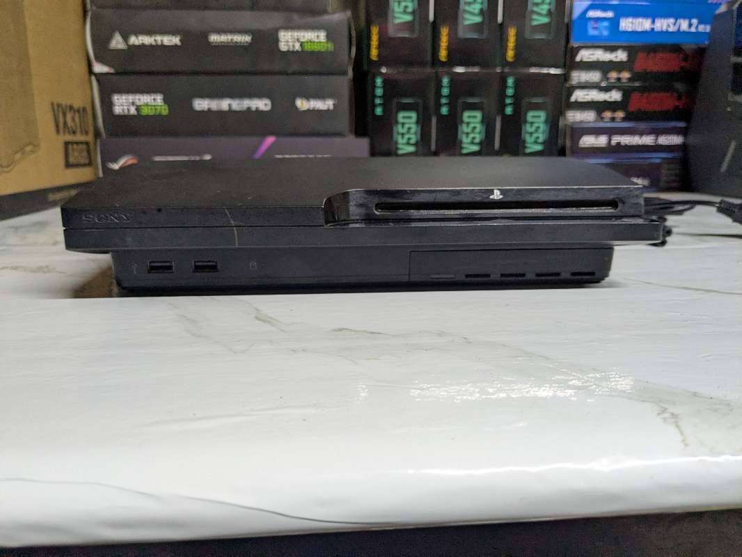 Sony PS3 Slim 320GB Console + Giotech Controller