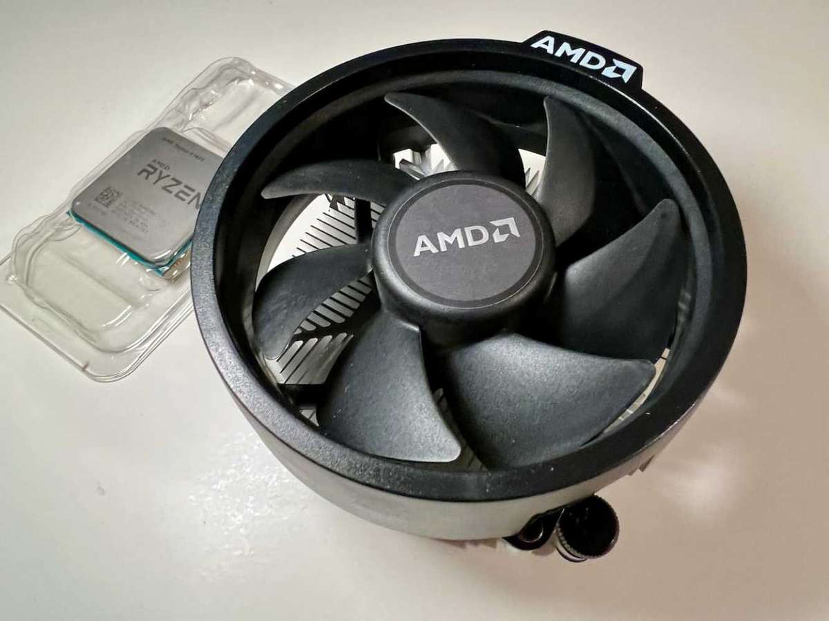 AMD Ryzen 5 1600 with Wraith Stealth Cooler and sticker 6 Cores and 12 Threads