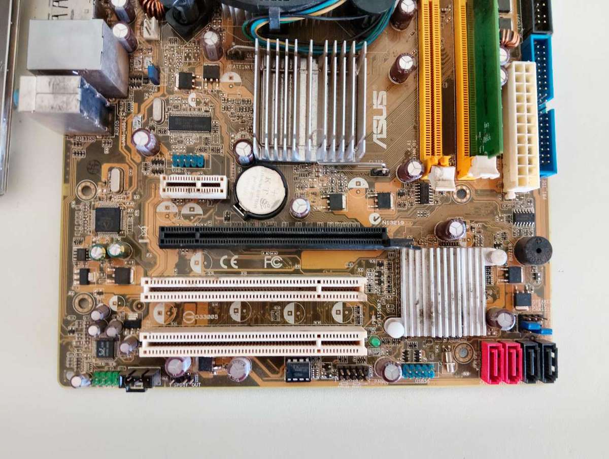 Intel Pentium E5200 Combo** 1GB DDR2 Ram**