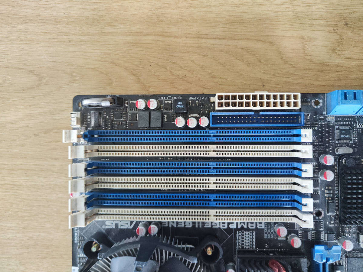 **Salvage stock**Intel Core i7 920 + Asus ROG Rampage II Gene Motherboard**Doesn't Post**