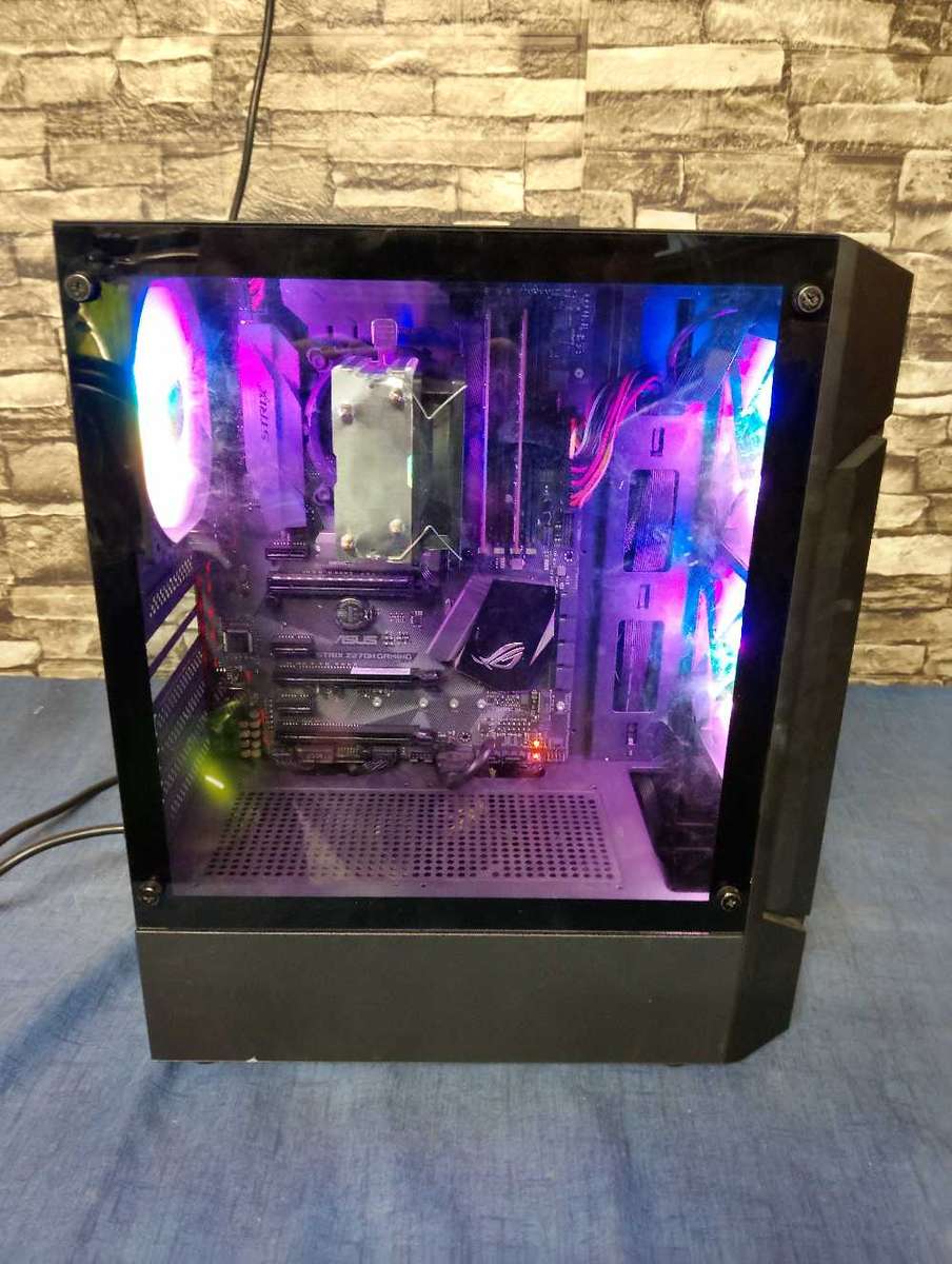 Intel core i7 7700 PC**16GB Ram**m.2/NVME 500GB SSD**Gaming Case