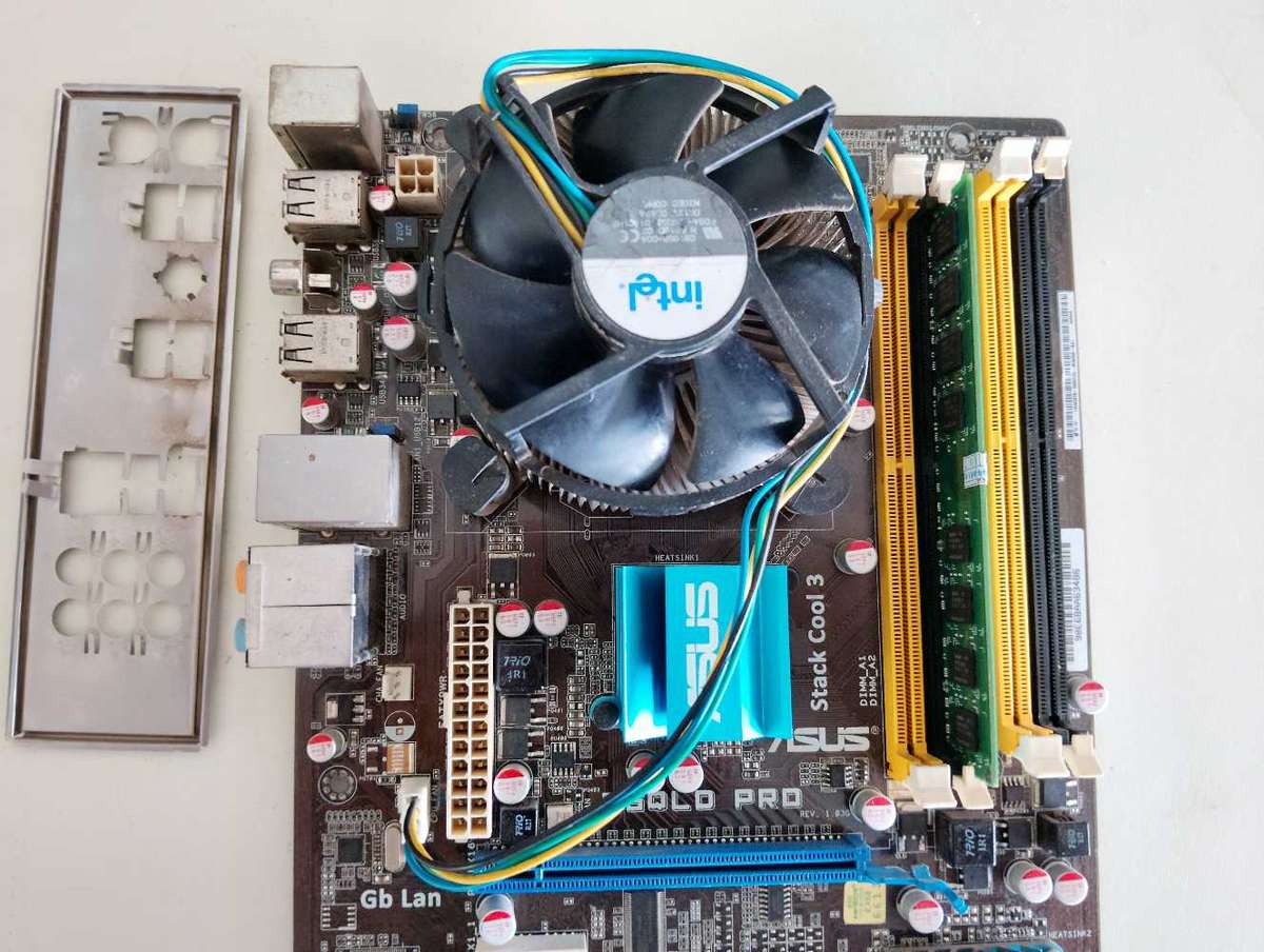 Core 2 Quad Q9400**2GB DDR2 Ram**Asus P5QLD Pro Motherboard