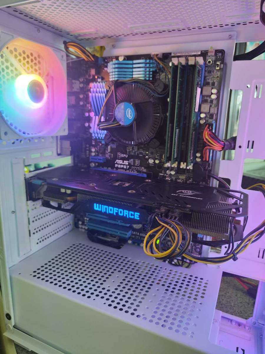 Gigabyte Windforce G1 Gaming GTX960 2GB GDDR5 Graphics Card**Blue LED**2 x 6pin PCIE Power needed