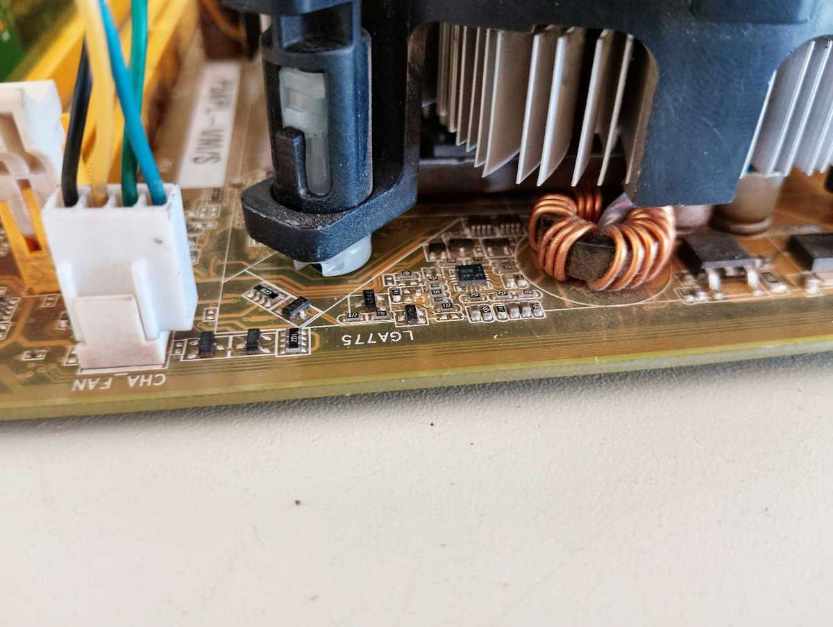 Intel Pentium E5200 Combo** 1GB DDR2 Ram**