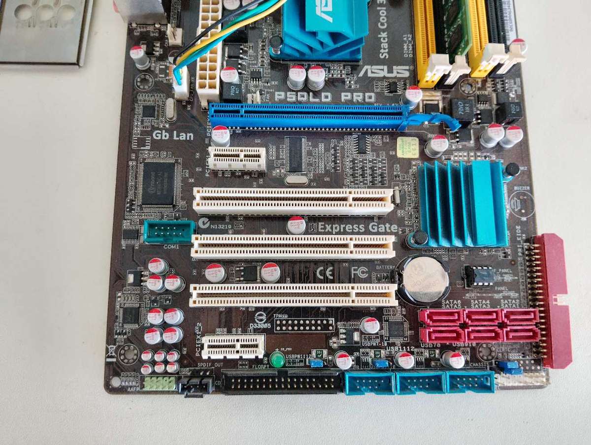Core 2 Quad Q9400**2GB DDR2 Ram**Asus P5QLD Pro Motherboard